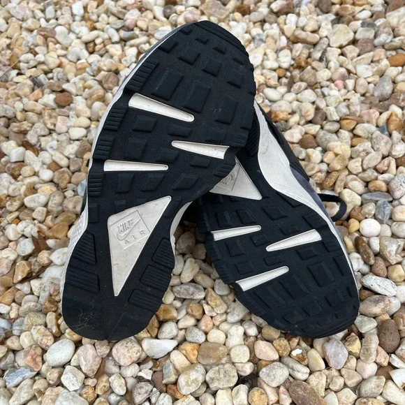 Nike Air Huarache shoes - Picture 3 of 7